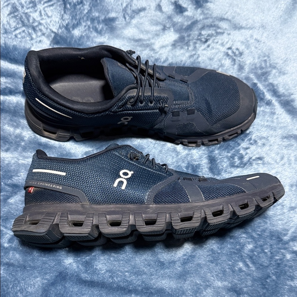 On Cloud 6 Running Men's Dark Blue Athletic Shoes - Picture 2 of 8